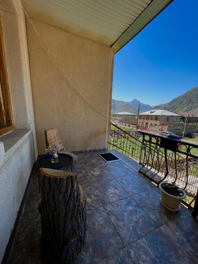 Guesthouse Kostava 72 Kazbegi Exterior photo