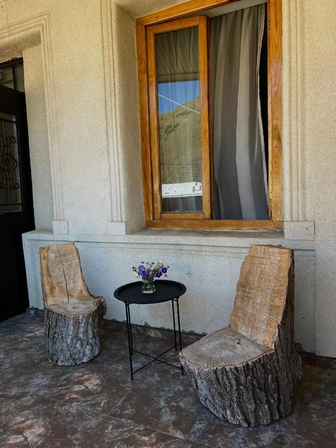 Guesthouse Kostava 72 Kazbegi Exterior photo