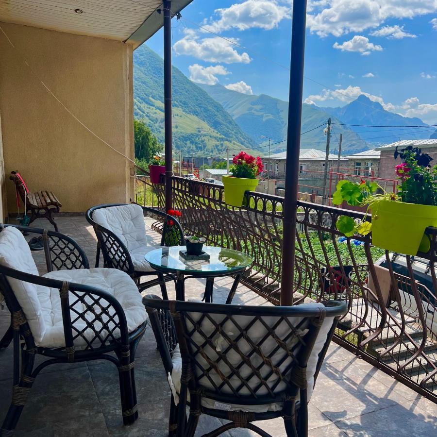 Guesthouse Kostava 72 Kazbegi Exterior photo