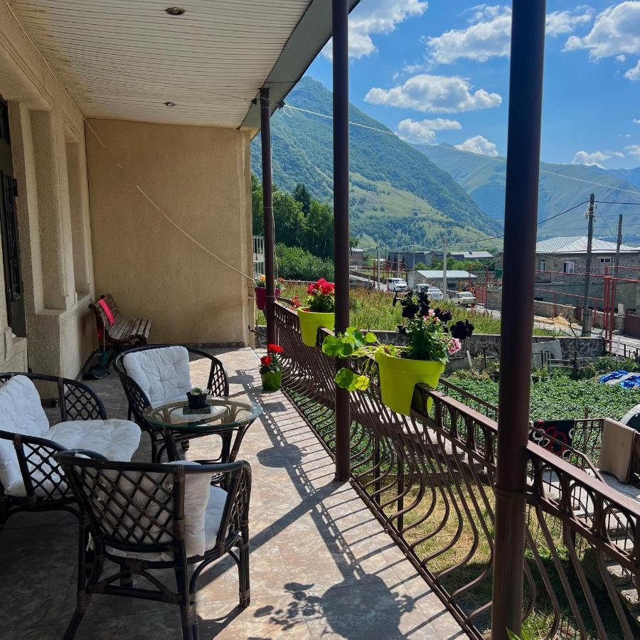Guesthouse Kostava 72 Kazbegi Exterior photo
